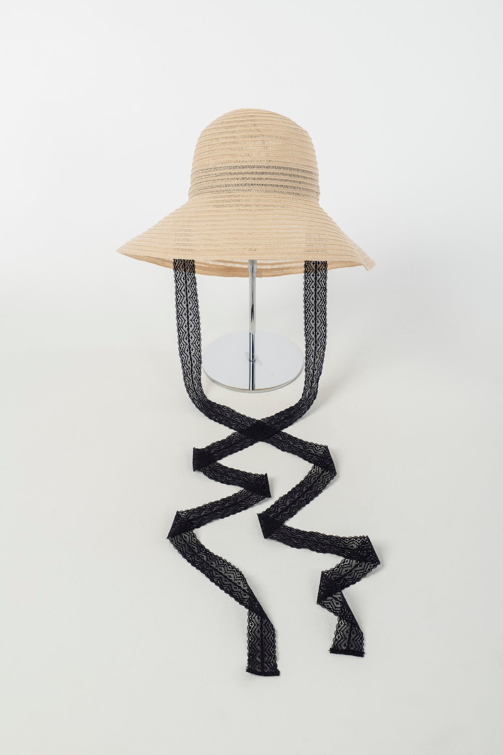 STRAW HAT WITH LACE RIBBON - FETICO