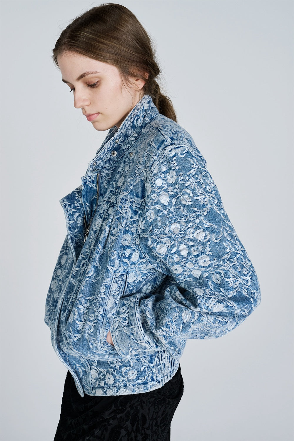 ARABESQUE JACQUARD DENIM FUNNEL NECK JACKET - FETICO
